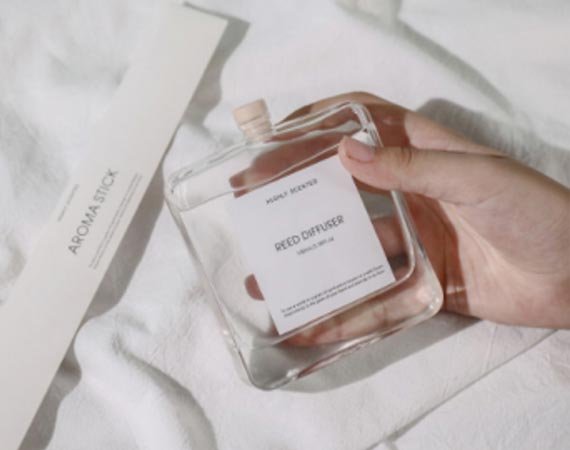 Small-Mouthed Square Bottle, Outline Design