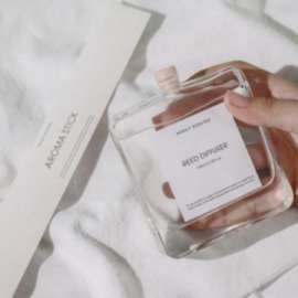 Small-Mouthed Square Bottle, Outline Design